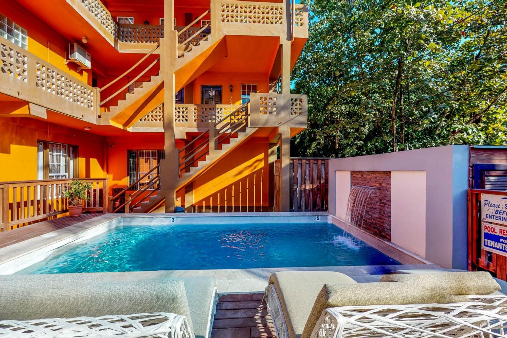 Hummingbird Home Suites San Pedro  Zimmer foto